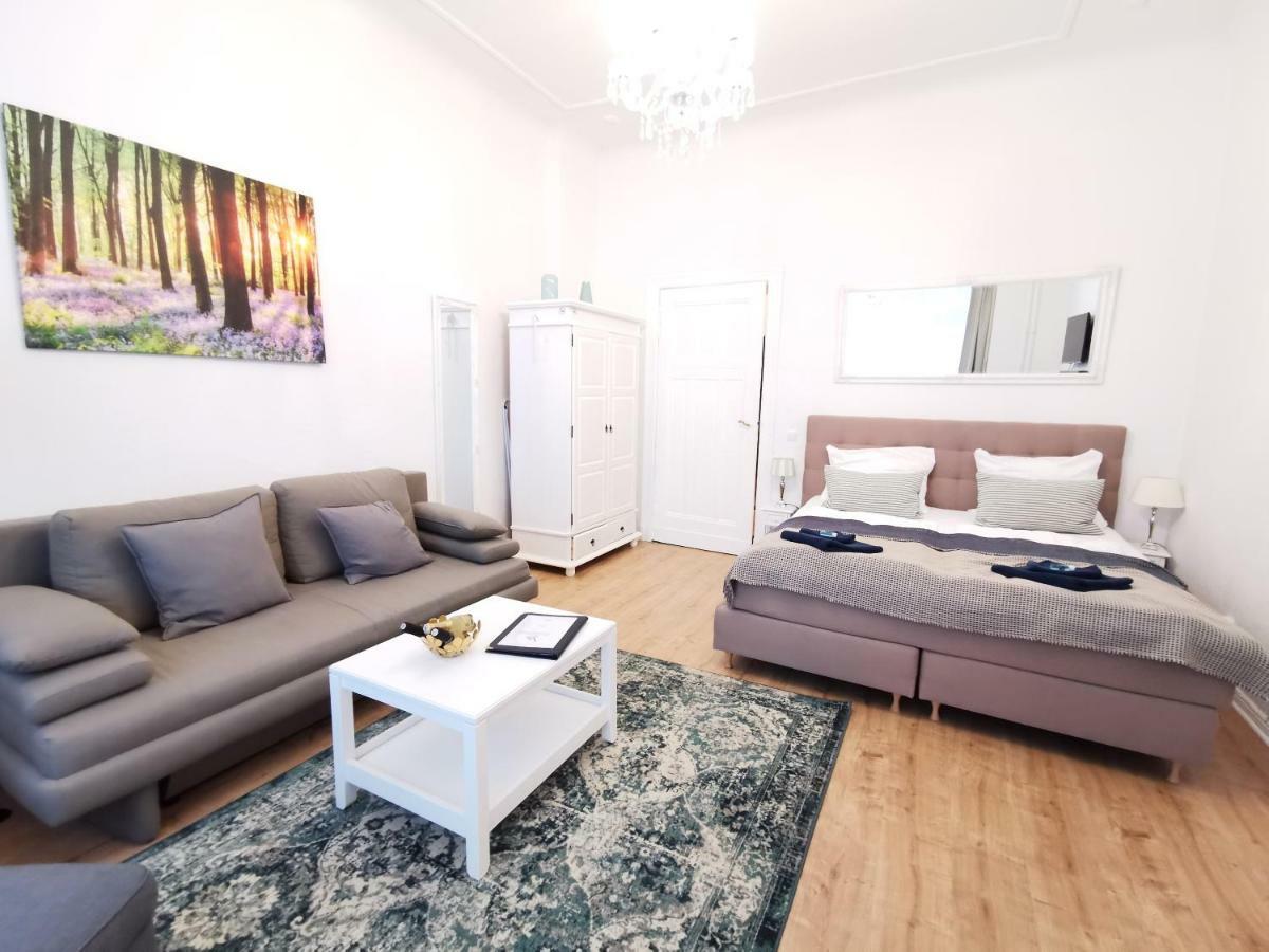 Kvh By Rockchair Apartments L Superhost Status L Boxspringbett Am Schloss Charlottenburg Welcomes You! 柏林 外观 照片